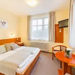 Hotell Snezka 4*