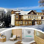 Отель Snezka 4*